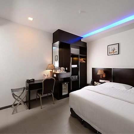 E-Red Hotel Bandar Perda Bukit Mertajam Esterno foto